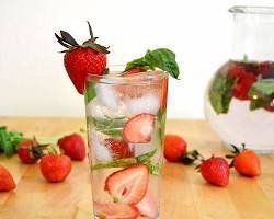 ديتوكس الفراولة والريحان